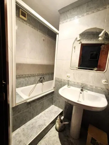 Casa en venta en Algarinejo | 7 hab, terraza y chimenea - foto 11 de 12 (Algarinejo)