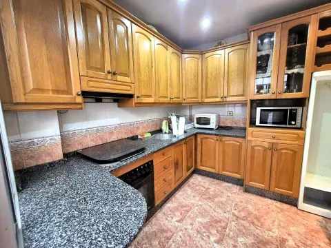 Casa en venta en Algarinejo | 7 hab, terraza y chimenea - foto 3 de 12 (Algarinejo)