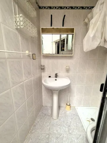 Casa en venta en Algarinejo | 7 hab, terraza y chimenea - foto 4 de 12 (Algarinejo)