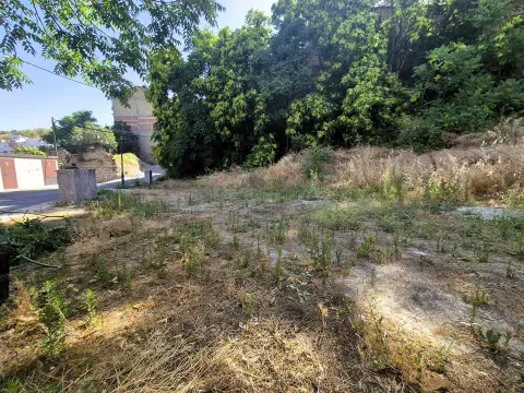 Terreno Urbano en Venta en Algarinejo | 1.373 m² - foto 2 de 10 (Algarinejo)