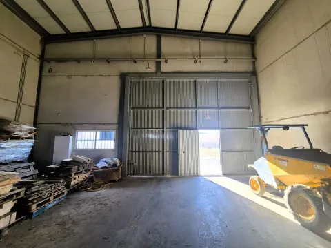 Nave industrial en venta en Loja, Granada | 384 m² - foto 3 de 4 (Loja)