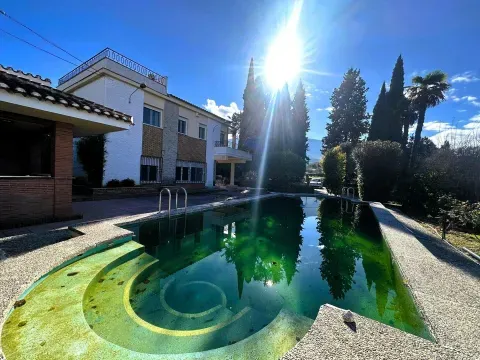 Finca en venta en Llano Piña (Loja) | 2.000 m² de parcela con vivienda, piscina y jardín