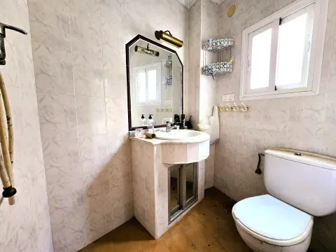 Casa en venta en Salar, Granada | 7 hab y terraza - foto 11 de 12 (Salar)