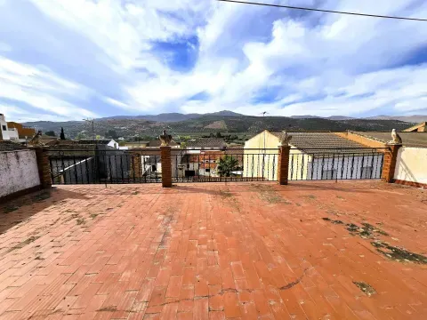 Casa en venta en Salar, Granada | 7 hab y terraza - foto 2 de 12 (Salar)