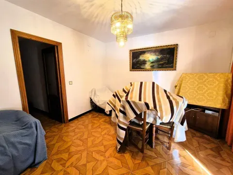 Casa en venta en Algarinejo, Granada | 3 hab y patio - foto 2 de 12 (Algarinejo)