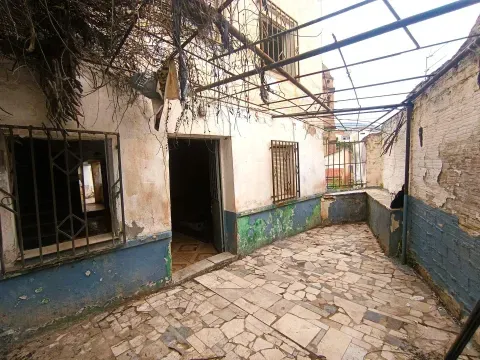 Casa en venta en Loja con terraza y patio | 37.000 € - foto 2 de 12 (Loja)