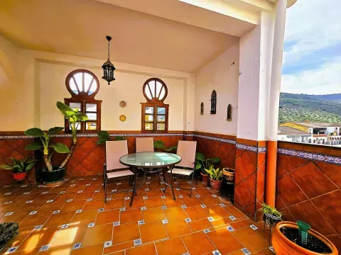 Casa en venta en Algarinejo, Granada | Terraza y garaje - foto 9 de 12 (Algarinejo)