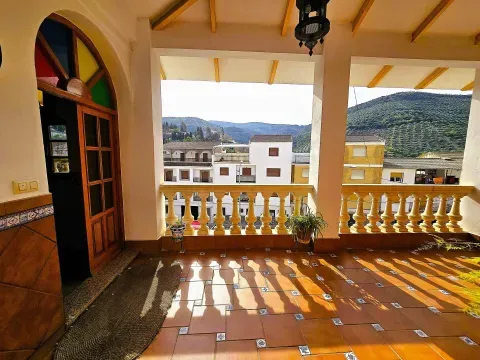 Casa en venta en Algarinejo, Granada | Terraza y garaje - foto 7 de 12 (Algarinejo)