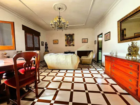 Casa en venta en Algarinejo, Granada | Terraza y garaje - foto 11 de 12 (Algarinejo)