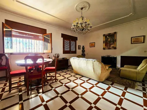Casa en venta en Algarinejo, Granada | Terraza y garaje - foto 12 de 12 (Algarinejo)