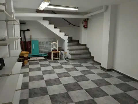 Local comercial en venta en pleno centro de Atarfe (Granada)