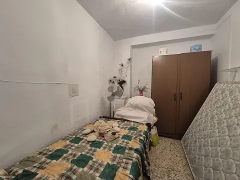Casa en Venta en Iznájar con Terraza y Patio | 70.000€ - foto 11 de 12 (Loja)