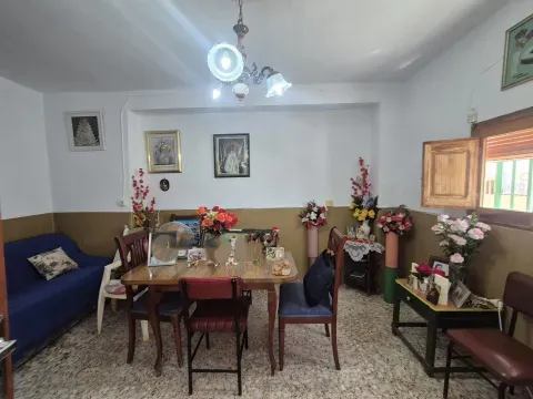 Casa en Venta en Iznájar con Terraza y Patio | 70.000€ - foto 4 de 12 (Loja)