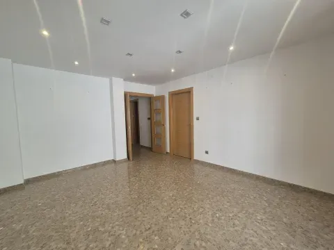 Piso en venta en Loja con gran terraza y patio - foto 3 de 12 (Loja)
