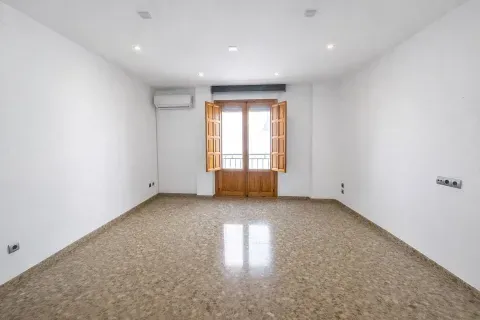 Piso en venta en Loja con gran terraza y patio - foto 2 de 12 (Loja)