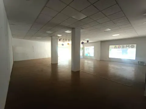 Venta de local comercial en Loja | 275 m² con garaje - foto 6 de 12 (Loja)