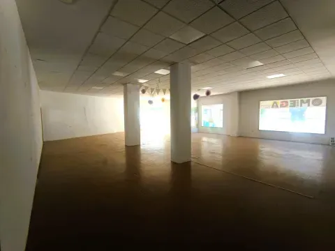 Venta de local comercial en Loja | 275 m² con garaje - foto 4 de 12 (Loja)