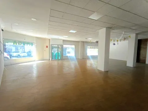 Venta de local comercial en Loja | 275 m² con garaje - foto 2 de 12 (Loja)
