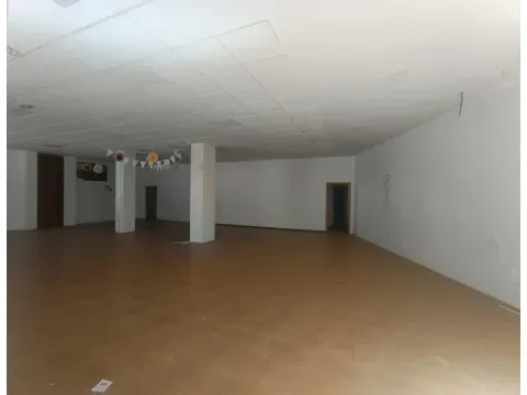Venta de local comercial en Loja | 275 m² con garaje - foto 3 de 12 (Loja)