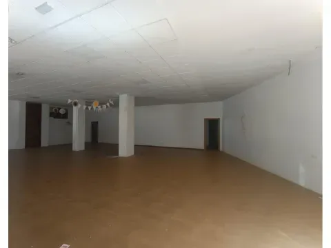Venta de local comercial en Loja | 275 m² con garaje - foto 7 de 12 (Loja)