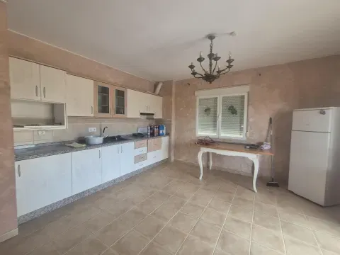 Chalet en Venta en Láchar, Granada | Piscina y Jardín - foto 9 de 12 (Láchar)