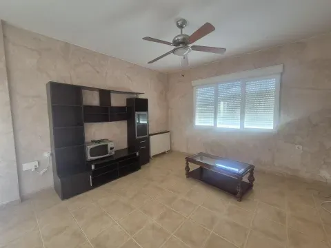 Chalet en Venta en Láchar, Granada | Piscina y Jardín - foto 10 de 12 (Láchar)