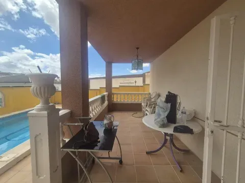 Chalet en Venta en Láchar, Granada | Piscina y Jardín - foto 7 de 12 (Láchar)
