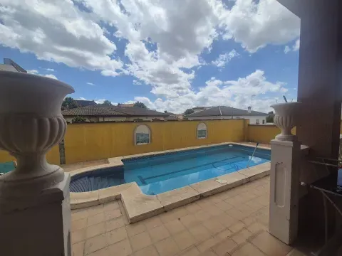 Chalet en Venta en Láchar, Granada | Piscina y Jardín - foto 8 de 12 (Láchar)