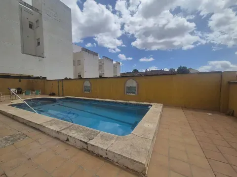 Chalet en Venta en Láchar, Granada | Piscina y Jardín - foto 4 de 12 (Láchar)
