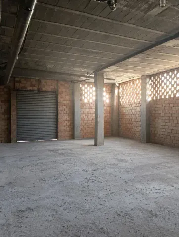 Local en Venta en Atarfe, Granada | 161 m² - 120.000 € - foto 2 de 3 (Atarfe)