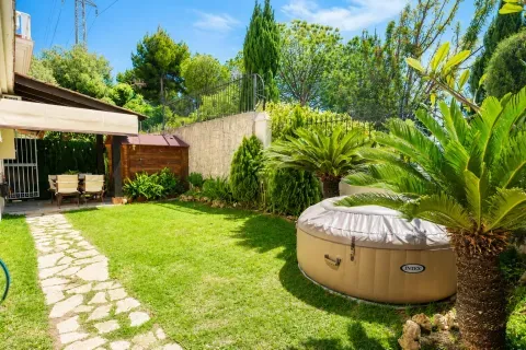 Casa con jardín y gran terraza en venta en Málaga - foto 3 de 12 (Málaga)