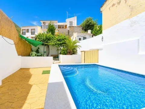 Casa Reformada con piscina en Loja