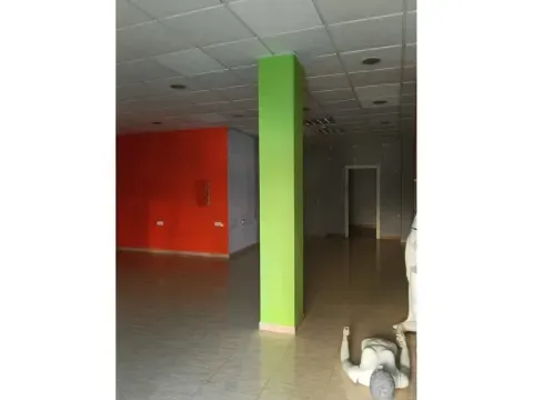 Local en Alquiler en Atarfe | 90 m² y Escaparates - foto 3 de 3 (Atarfe)