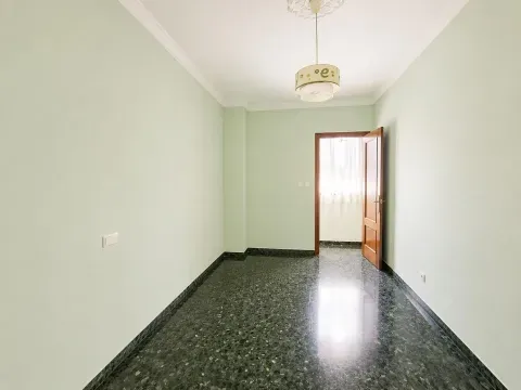 Piso en venta en Loja con terraza | 4 hab y 160 m² - foto 12 de 12 (Loja)