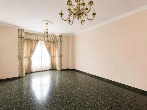 Piso en venta en Loja con terraza | 4 hab y 160 m² - foto 3 de 12 (Loja)
