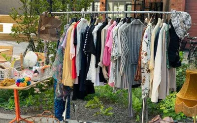 World's Longest Yard Sale