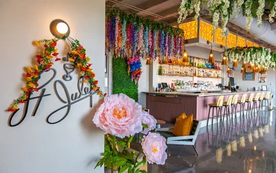 Spring in Bloom at St. Julep