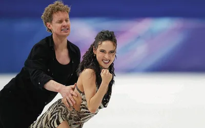 Madison Chock and Evan Bates compete in Ice Dancing Finals