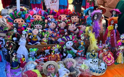 Día de los Muertos Lights Up
