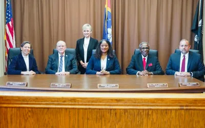 Old Mississippi River Bridge Pedestrian Stroll