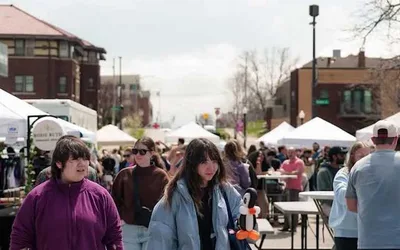 Lauritzen Gardens Antiques & Design Show