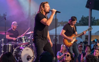 ELI YOUNG BAND LIVE!