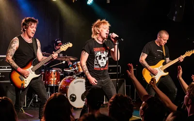 Amyl and the Sniffers