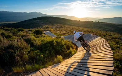 Downhill & Grill