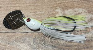 CAJUN BLADED JIG 21GRS WHITE&CHART CAJUN BLADED JIG 21GRS WHITE&CHART