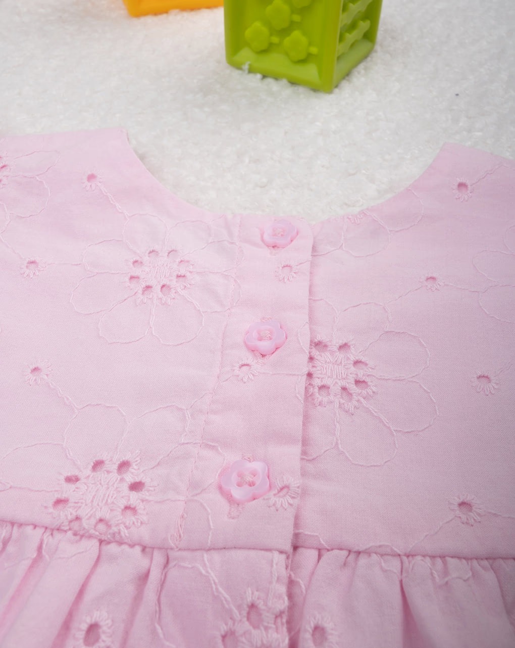 Fustan me qëndisje, Prenatal