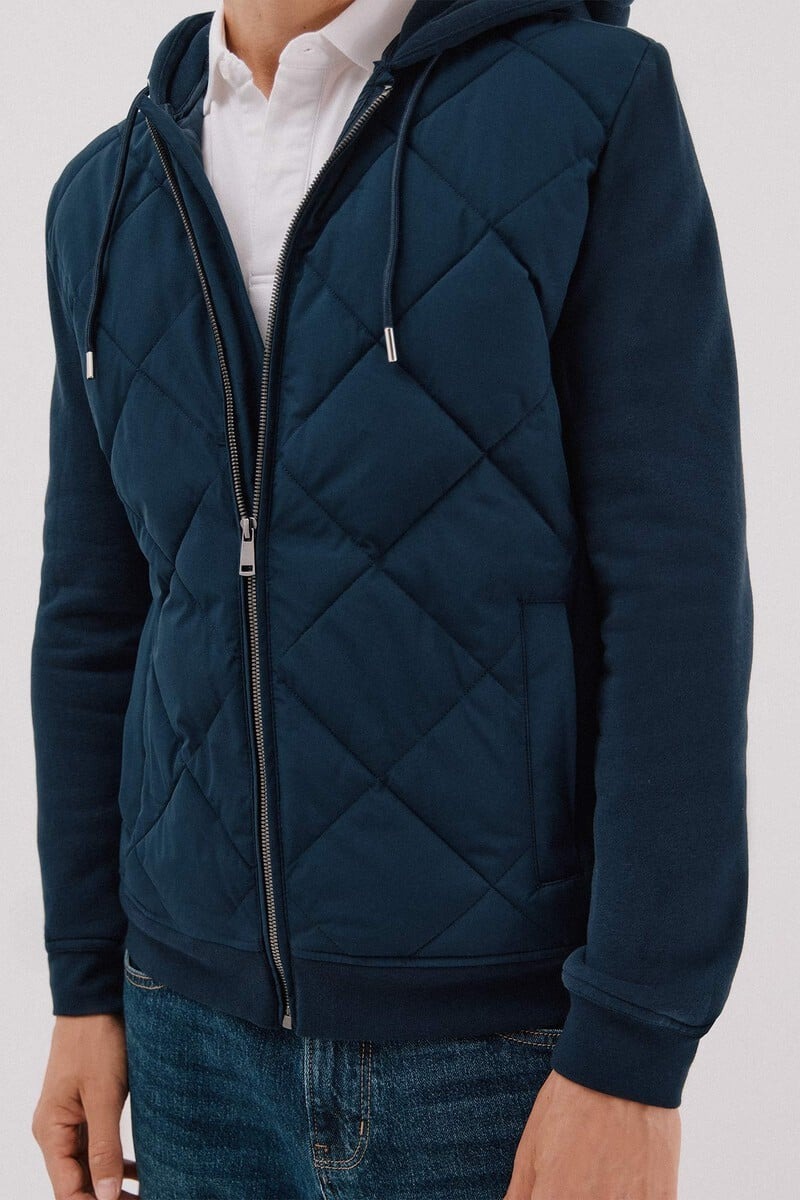 Triko me kapuç, Cortefiel