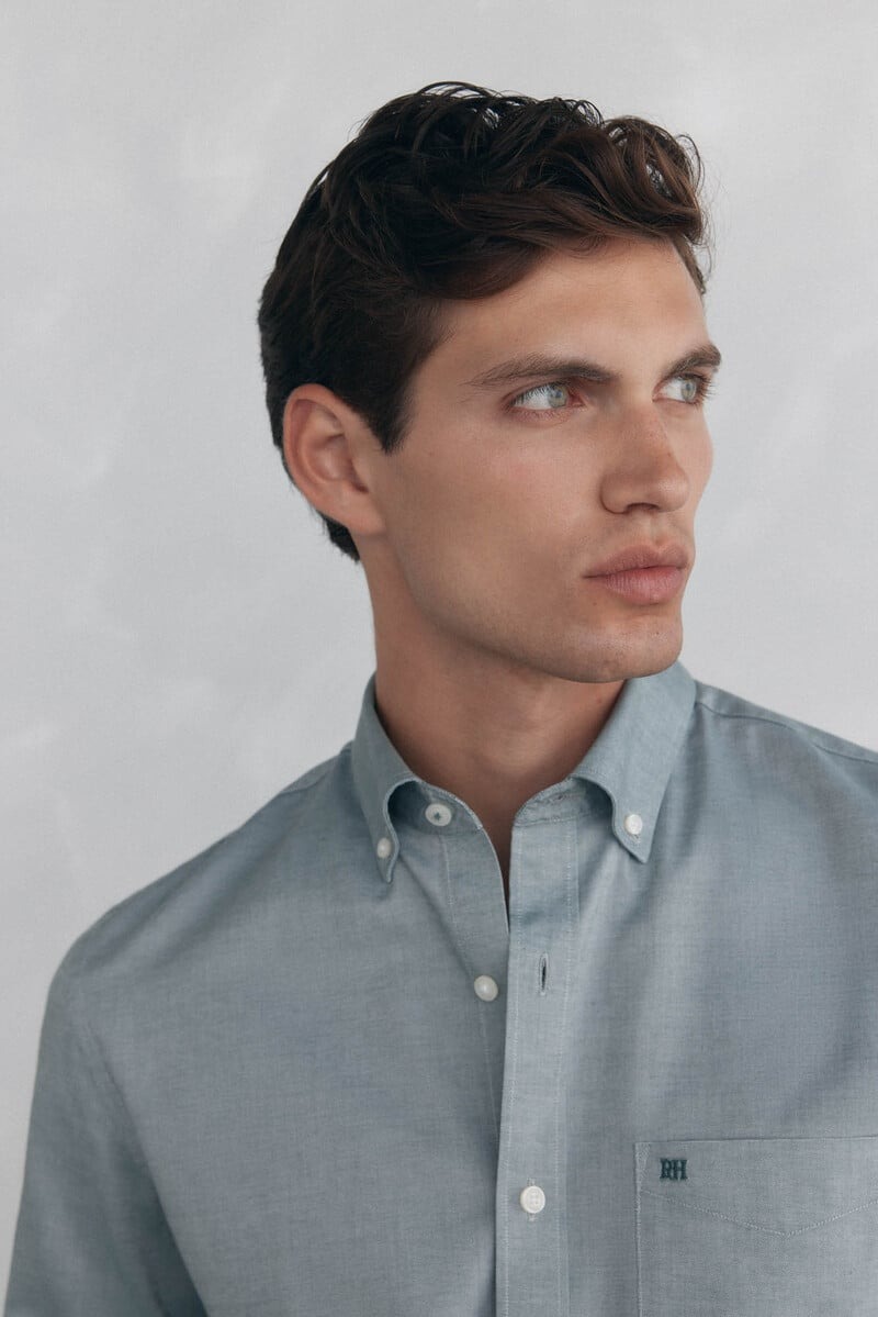 Këmishë regular, Pedro del Hierro