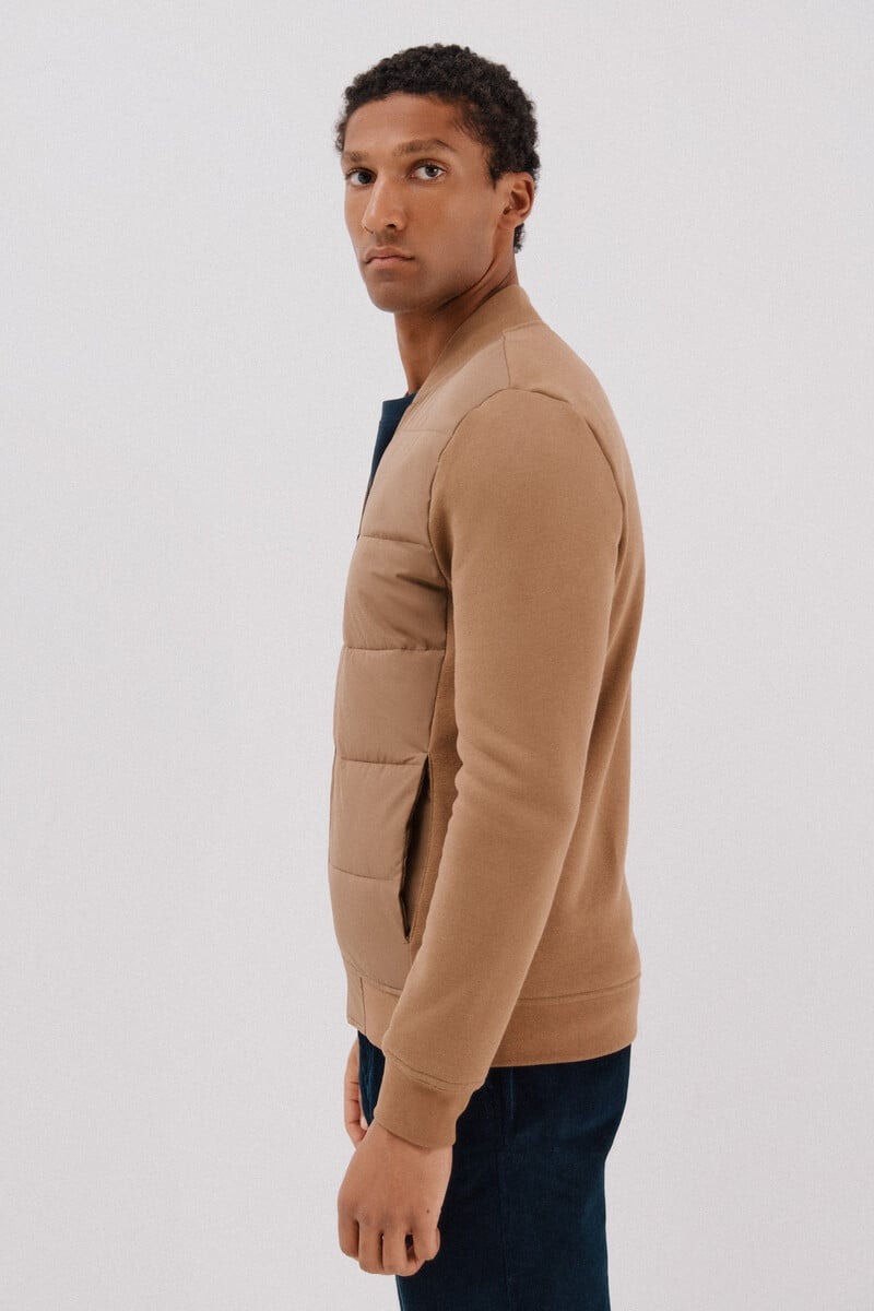 Pulovër me zinxhir, Cortefiel