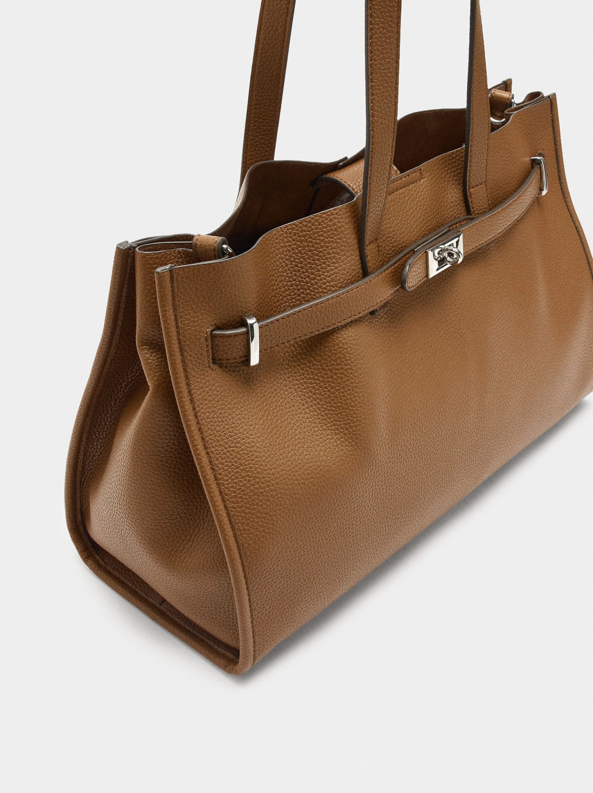 Çantë e madhe, Parfois